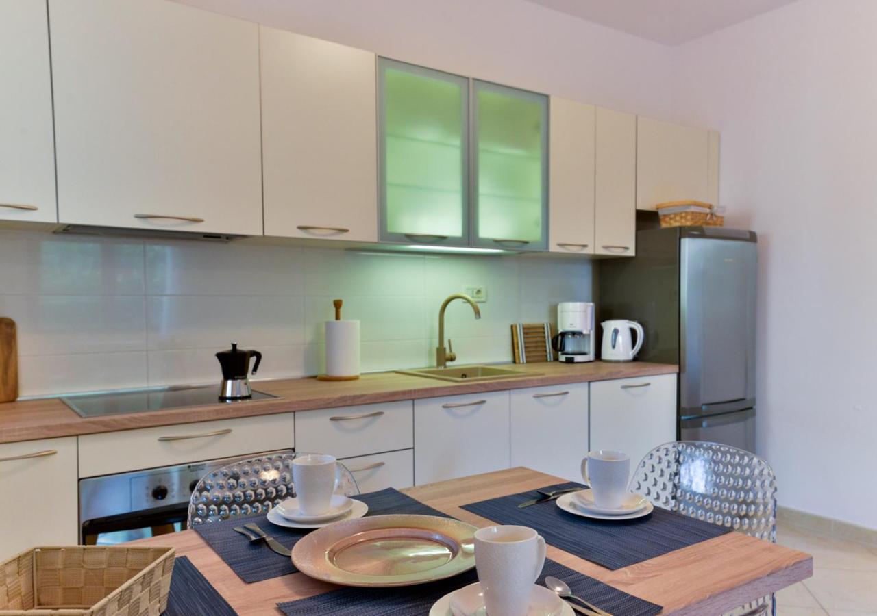 Apartments Leona Umag Exterior foto